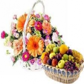 Seasonal Flowers Bouquet With 2 Kg Fresh Fruits